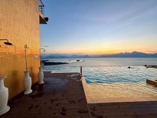 Golden Bay View Apartment - 0