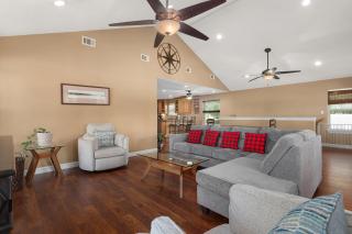 Sunset Cove 1 - Lakefront Retreat Waterfront with Spectacular Sunset Views - 4