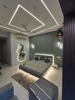 THE MOONLIGHT STUDIo - 2