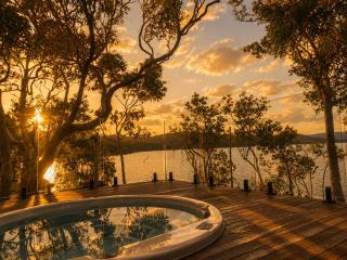 Glasshouse Lake Eildon Architectural Retreat - 7