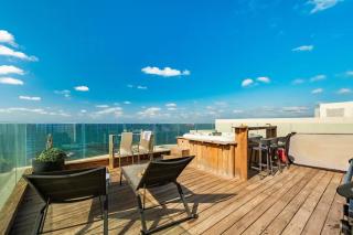Penthouse With Jacuzzi on the Beach by Lime Luxe - 3