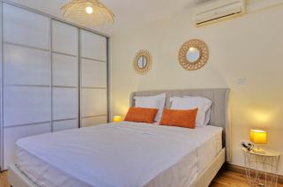 Chic and Natural 2 Bedroom Apartment 4 5 People AC Parking - 1
