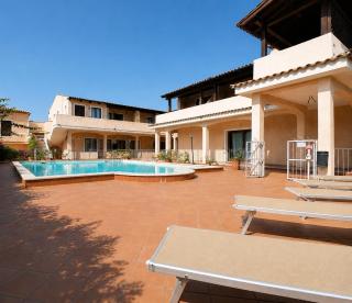 Rosy Apartment Two-Bedroom with Pool - 9