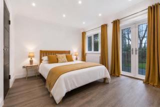 Luxury 6-Bed 6-Bath Home Near LEGOLAND with Parking - 8