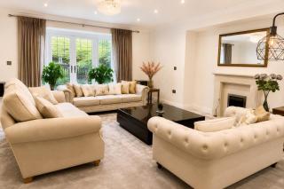 Luxury 6-Bed 6-Bath Home Near LEGOLAND with Parking - 4