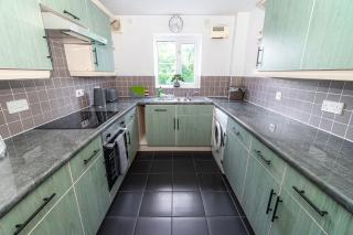Spacious Cardiff Bay 2-Bed Retreat Great Location - 9