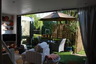 ‘The Den’ Self contained one bedroom annexe. - 4