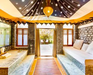 The Mountbatten Lodge - 1