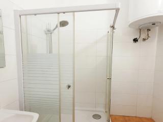 Stylish 2-BR Apartment in Vienna's Simmering Area - 5