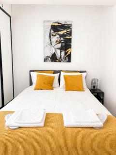 Yellow Apartment - 8