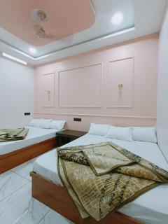 Hotel Shreem - 2