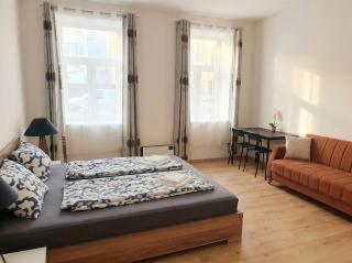 Only 15 Min to Center - Comfortable 1BR Apartment with TV & WIFI - 2