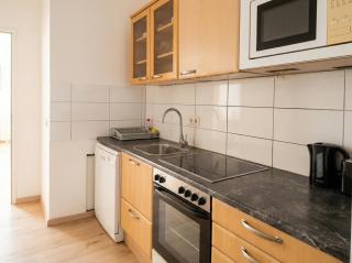 15-min to Center, Budget-Friendly 1BR Apartment - 4