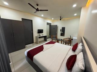 RIVULET Premium River Side Business Class Hotel - 3