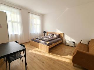 Affordable Private Rooms Close to City Center with Smart TV - 1