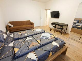 Affordable Private Rooms Close to City Center with Smart TV - 2
