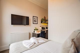 Modern Suite 47, Grove Park, Wi-Fi & TV - 6