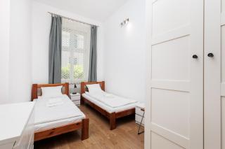 Spacious 4 Bedroom Apartment - Main Square, Planty - by Upstairs - 2