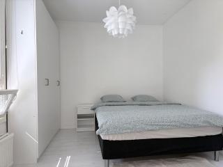 Modern 3 Bedroom Stay with Sauna - 1