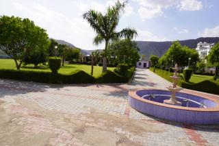 Hotel Raj Resort and Pool - 7