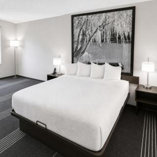 Super 8 by Wyndham Salina I-70 - 9