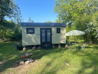 Apple Orchard Shepherd Huts - 9