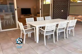 Coastal Comfort at Rys Retreat A Modern Family Escape - 8