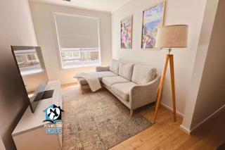 Coastal Comfort at Rys Retreat A Modern Family Escape - 3