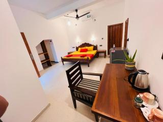 Moon Garden Hotel and Restaurant - 2