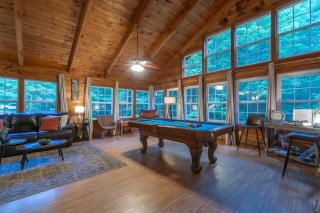 Cozy Cabin Retreat Near Helen Hot Tub Fireplace - 3