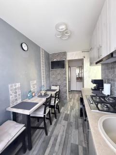 Cozy Urban Apartment - 2