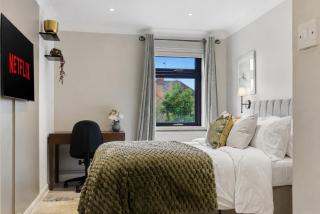 Modern 1BR- Sleeps 4 - 2 Separate Sleeping Zones - Free Parking - 6