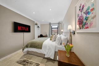 Modern 1BR- Sleeps 4 - 2 Separate Sleeping Zones - Free Parking - 7