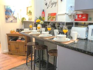 Modern 2-Bed flat NG7 Near QMC & Universities Long Stays Welcome - 7