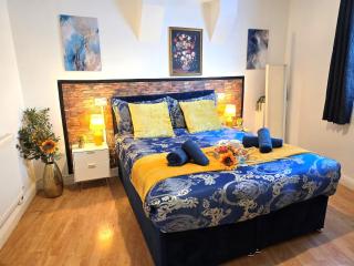 Modern 2-Bed flat NG7 Near QMC & Universities Long Stays Welcome - 9