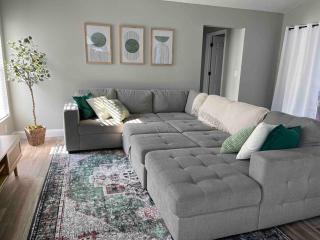Spacious Home w heated Pool SmartTVs Pool Table - 7