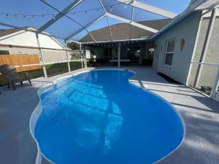 Spacious Home w heated Pool SmartTVs Pool Table - 3