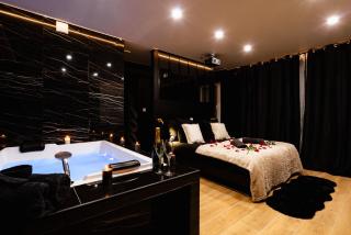 007 Loveroom Secrète Balnéo privée Cinéma 4K - 0