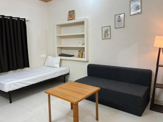 Triveni Stays & Dorms - 3