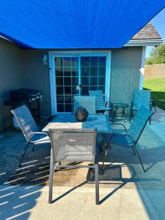 Pet-Friendly 3BR Home, Fenced Yard, Near KC - 7