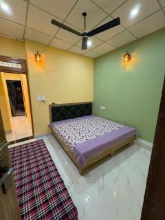 Shri Radha Ballabh Niwas Vrindavan - 0