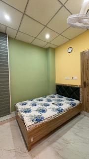 Shri Radha Ballabh Niwas Vrindavan - 9