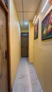 Shri Radha Ballabh Niwas Vrindavan - 4