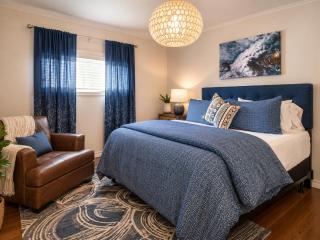 Elevate Your Stay Chic 1-Bed Condo Courtyard - 9