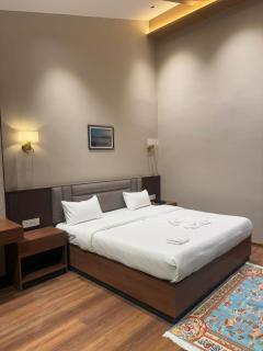 Hotel Old Bellevue Heritage Stay with Mountain Views in Chowrasta Darjeeling - 8