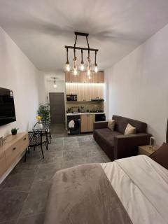 Cozy Pool View Studio with Access to Resort Bars - 9