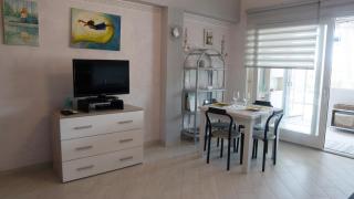 800m to the Beach, Private Parking - Sunny Apartment - 7