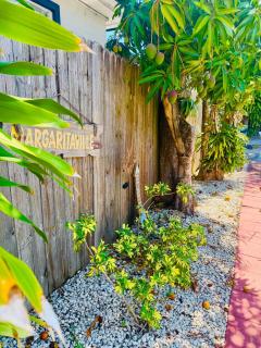 Mango Beach House - 8