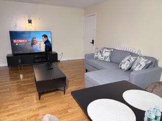 Convenient Stays-with Free Parking, Heat&AC Apt 7 - 4