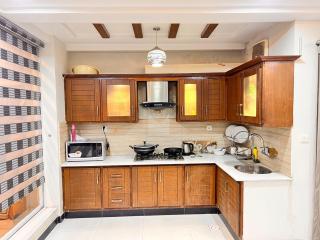 3Bedrooms Hall & Kitchen Entire Flat Main ISB - 5